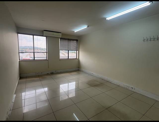 1,300M² BUILDING TO LET IN STRIJDOMPARK